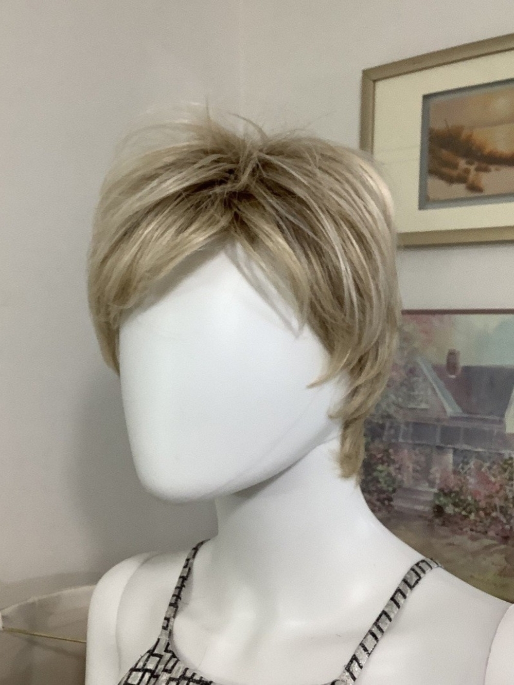 Short Layered Blonde Women's Wig - Natural Chic Style